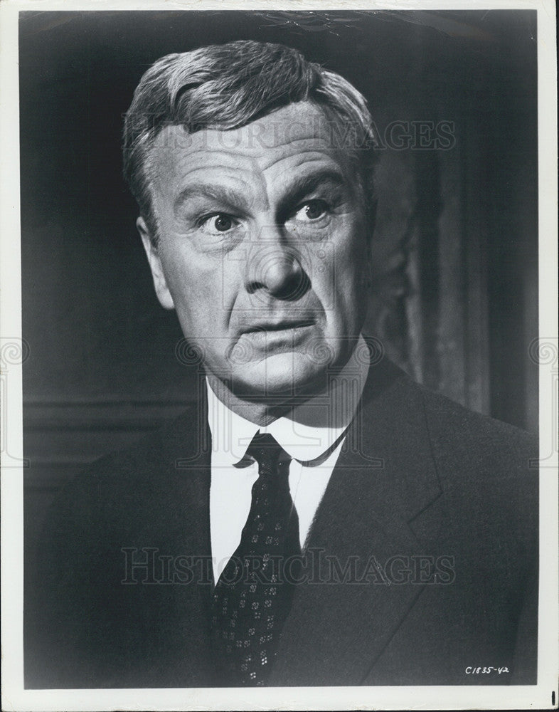 1965 Press Photo 7 Women Film Actor Eddie Albert Closeup Scene - Historic Images