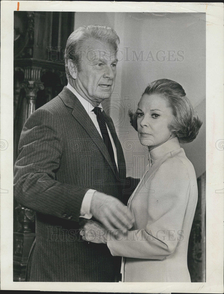 1971 Press Photo See The Man Run Film Eddie Albert June Allyson Embrace Scene - Historic Images