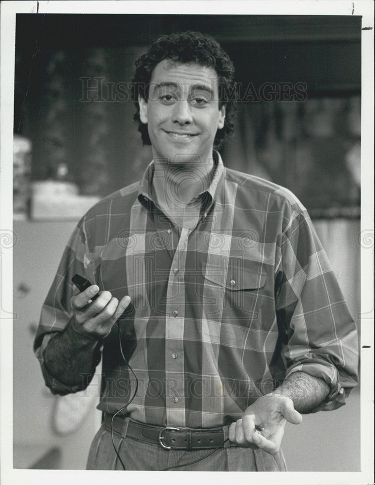 1988 Press Photo Brad Garrett Stars In &quot;First Impressions&quot; - Historic Images