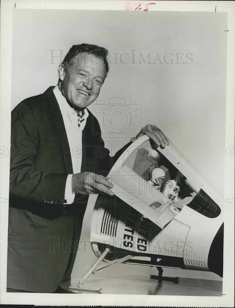 1965 Press Photo The Way Out Men Series Actor Van Heplin Character Portrait - Historic Images