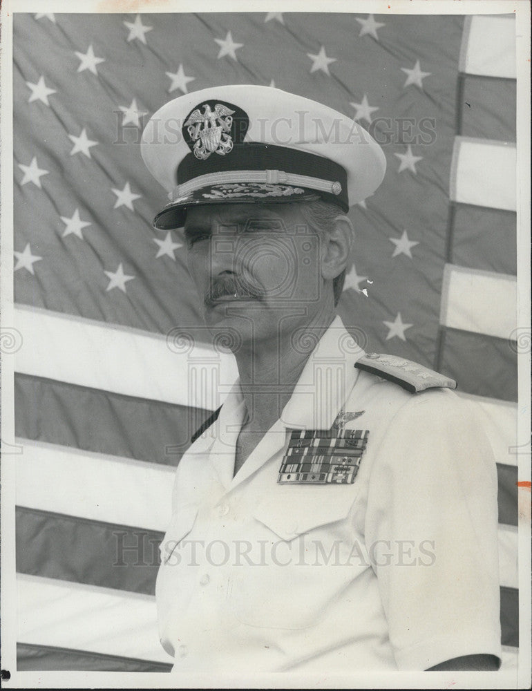 1983 Press Photo Dennis Weaver Stars In &quot;Emerald Point N.A.S.&quot; As Thomas Mallory - Historic Images