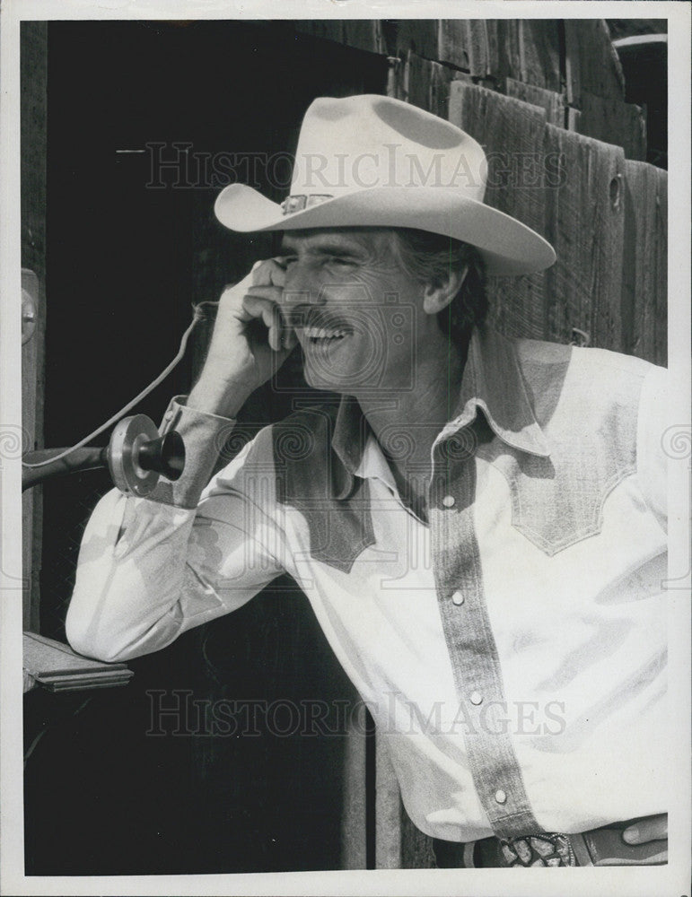 1978 Press Photo Dennis Weaver Stars In &quot;A Country Christmas&quot; - Historic Images