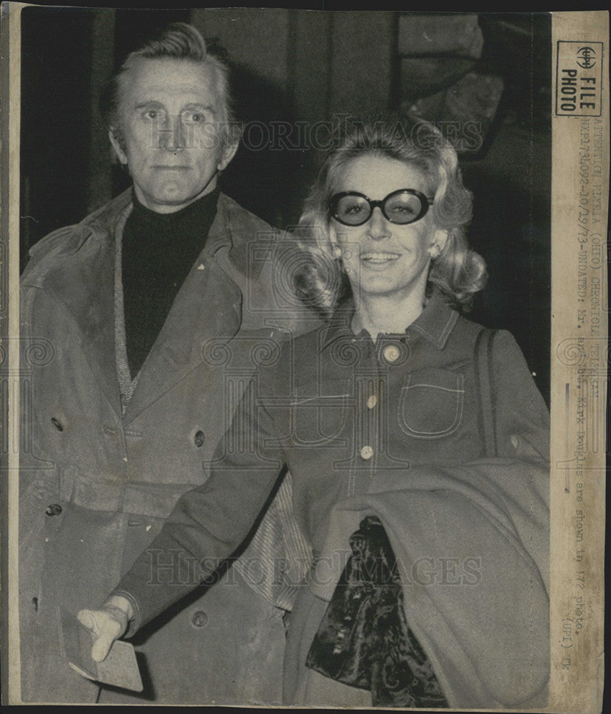 1973 Press Photo Actor Kirk Douglas With Wife - Historic Images