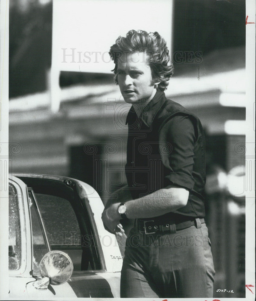 Press Photo Adam At Six AM Film Actor Michael Douglas Leaving Car Scene - Historic Images