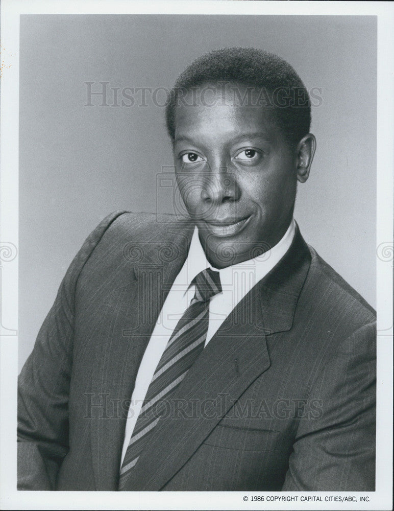 1986 Press Photo Hotel Series Actor Nathan Cook Character Portrait - Historic Images