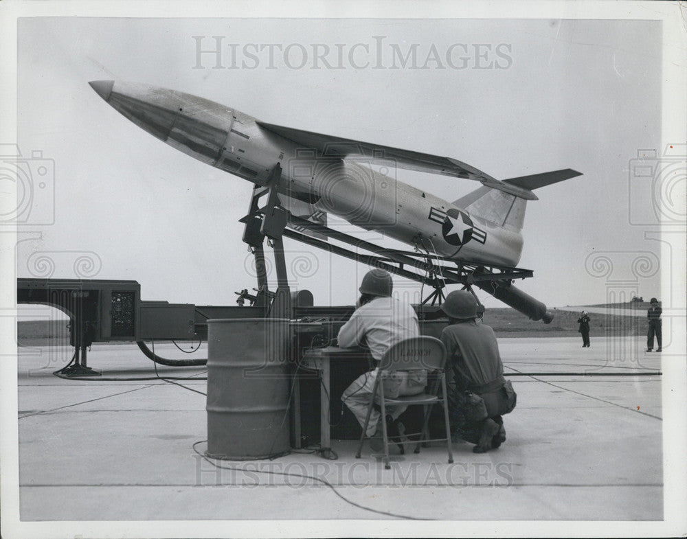 1964 Press Photo Pilotless Bomber Squadron Crewmen Matador West German Station - Historic Images