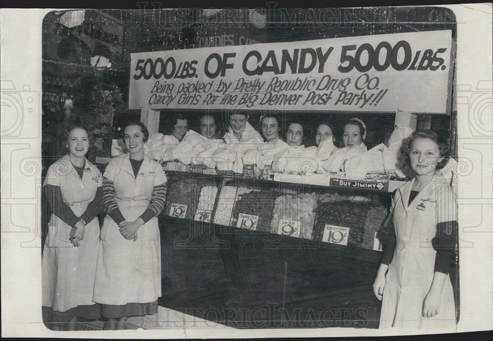 1934 Press Photo Republic Drug Company Gives Away 5,000 Pounds of Candy - Historic Images