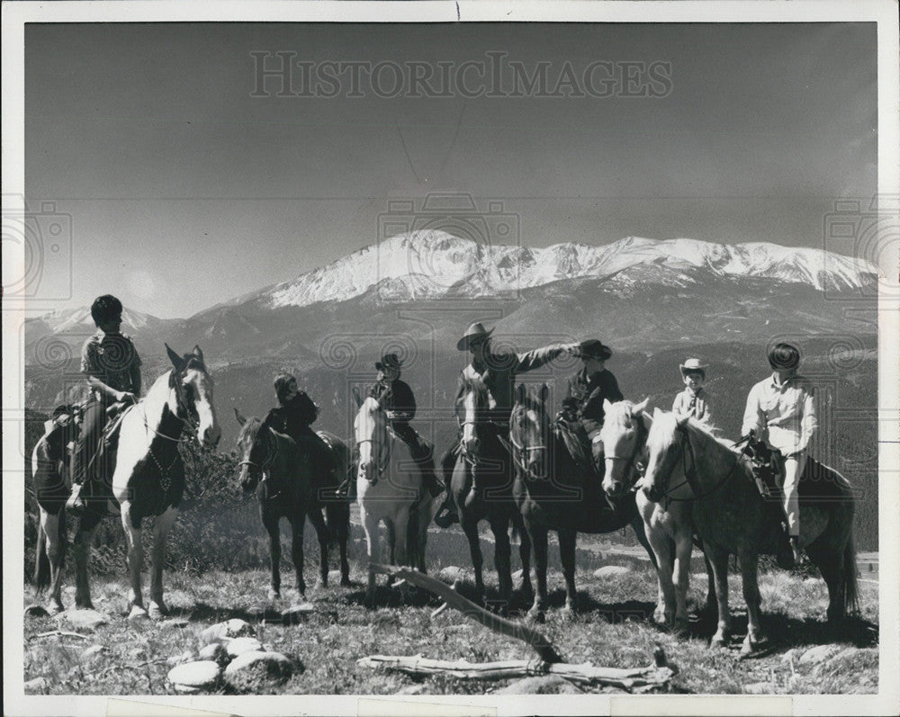 1973 Press Photo Chicago &quot;Dudes&quot; at Paradise Ranch in Rockies - Historic Images