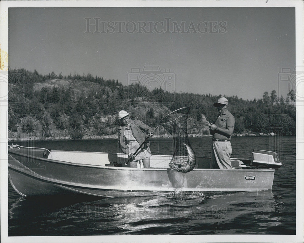 1975 Press Photo Fishing in Sabourin Lake, Great Northern Pike, Ontario - Historic Images