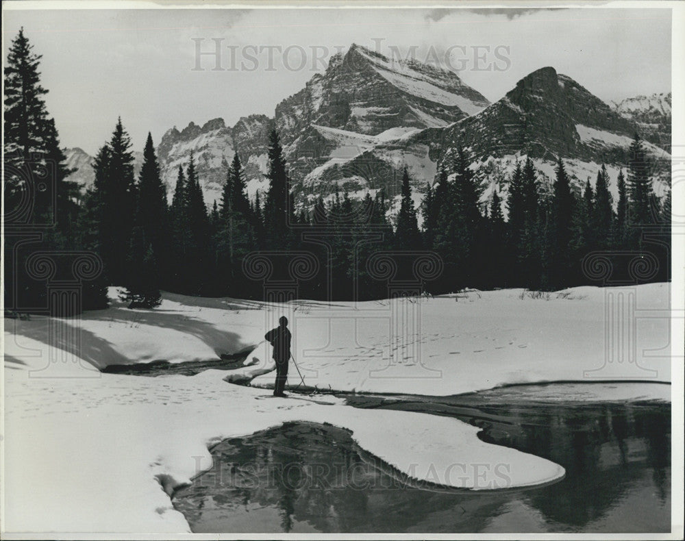 1981 Press Photo Cross Country Skiing Means Companionship, Freedom In Montana - Historic Images