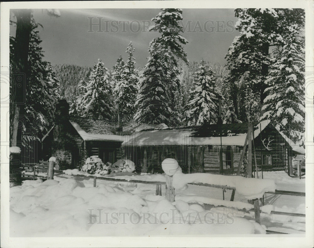 Press Photo A Snow-Covered Ranch In The Montana Mountains, Wilderness Area - Historic Images