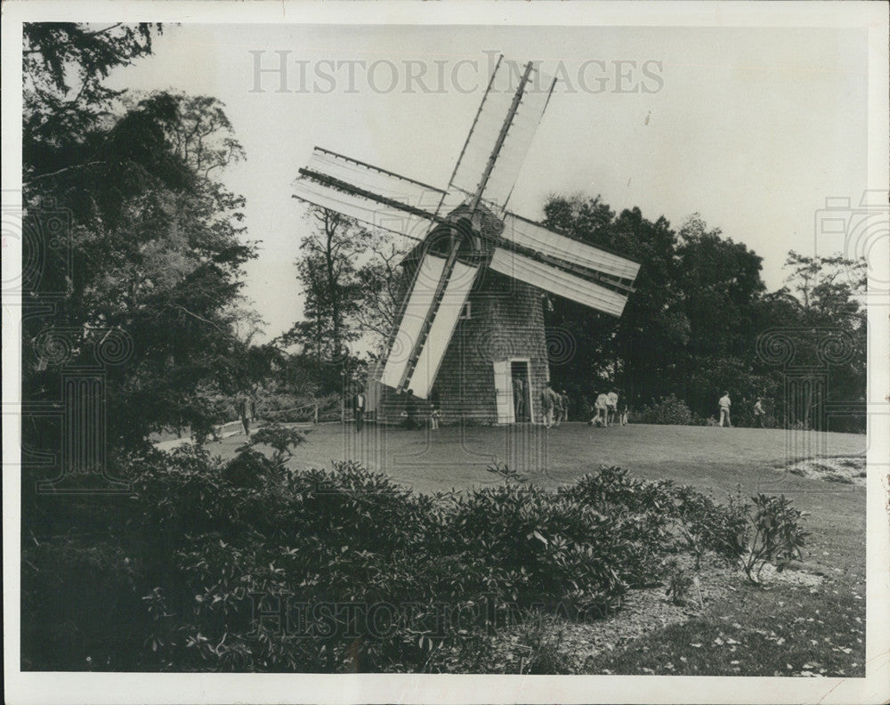 1972 Press Photo An Authentic Windmill Moved To Heritage Plantation From Orleans - Historic Images