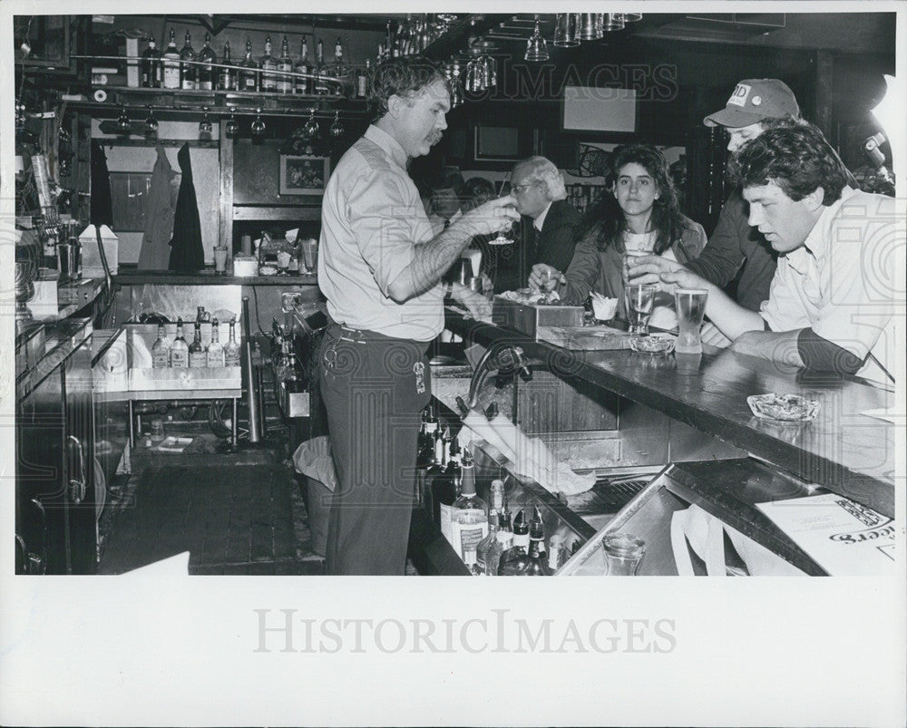 1983 Press Photo The Cheers Bar In Boston, Massachusetts - Historic Images