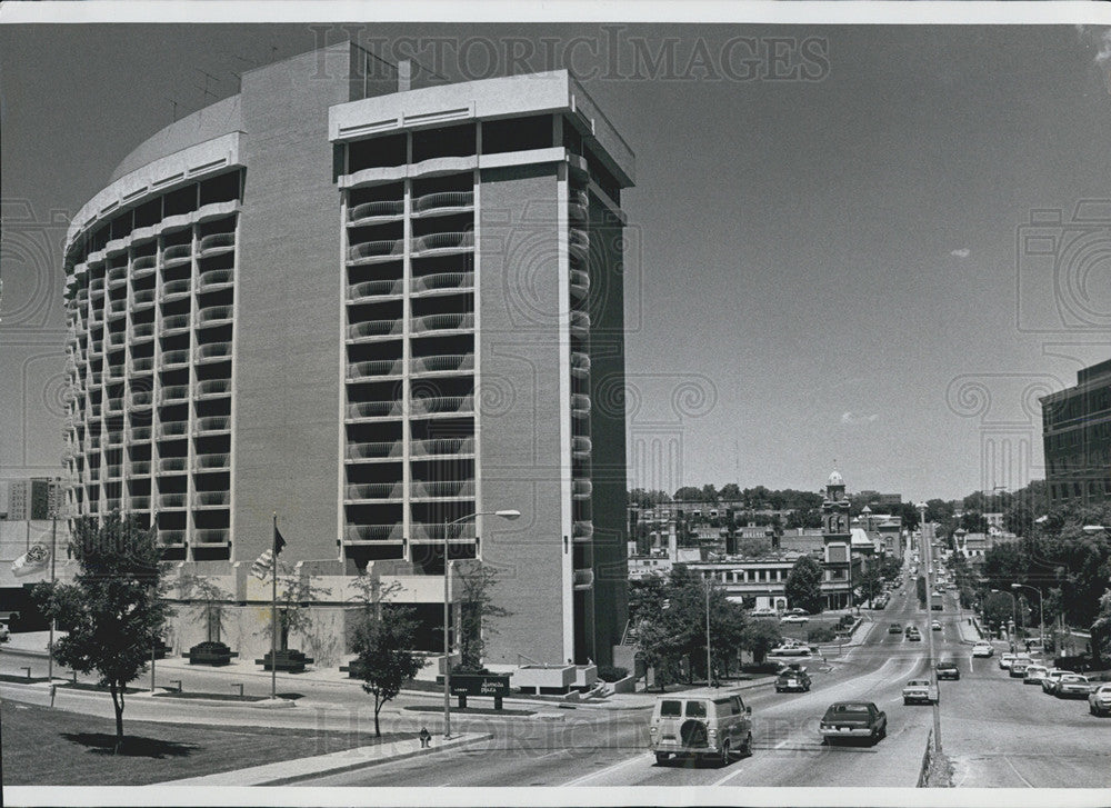 1976 Press Photo Alameda Plaza Hotel/Kansas City Missouri - Historic Images