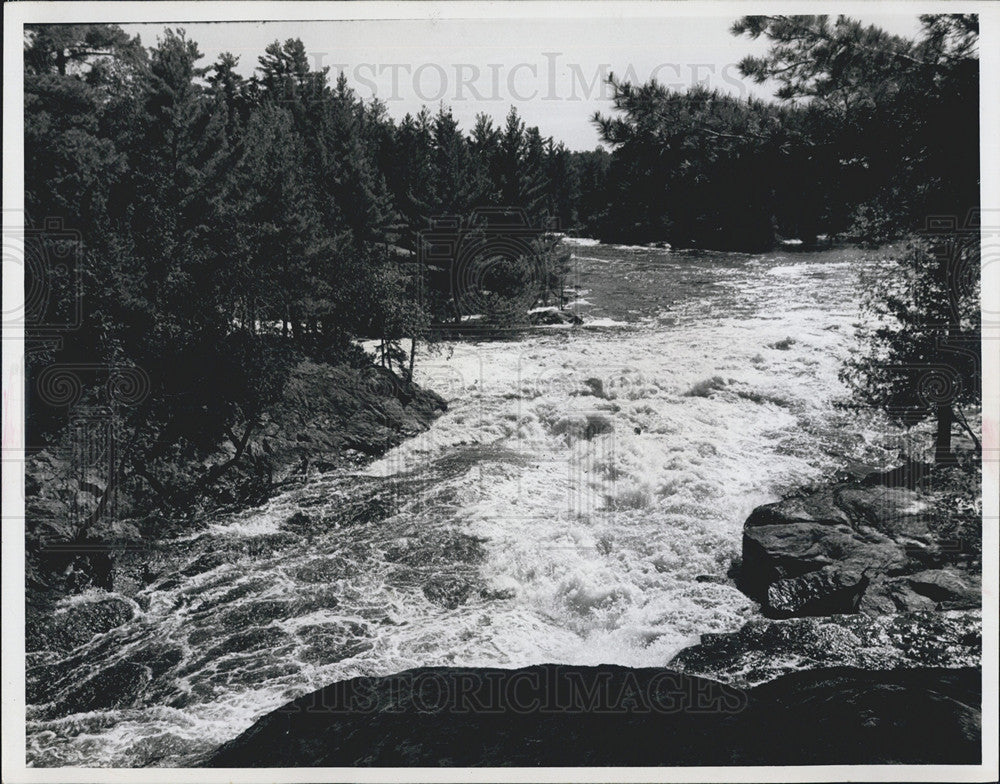 1969 Press Photo Rapid and sparkle infoamy furry over the fall in the Boundary Waters - Historic Images