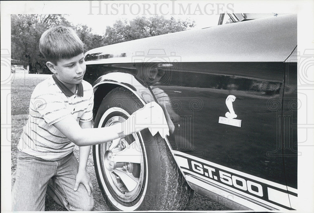 1982 Press Photo 1968 Mostang Cobra being polished by a youngster - Historic Images