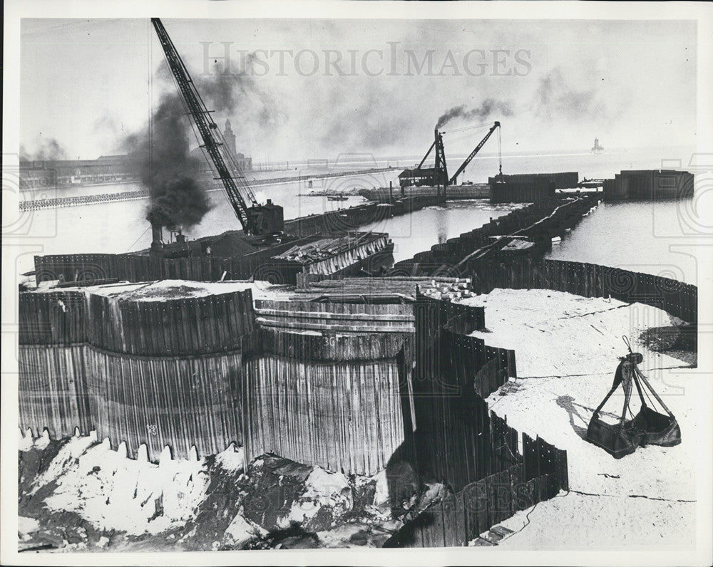 1937 Press Photo Coffer Dam Constructed At Locks Of The Chicago River - Historic Images
