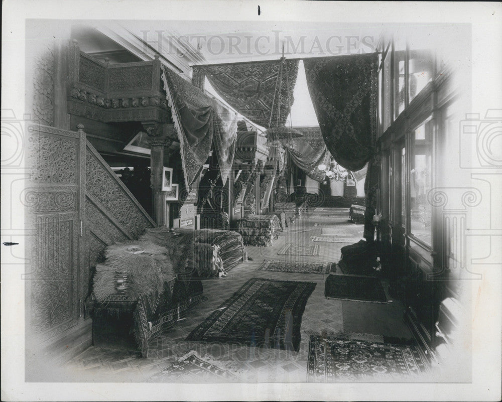 1952 Press Photo The Rug Department Prior To 1900 - Historic Images