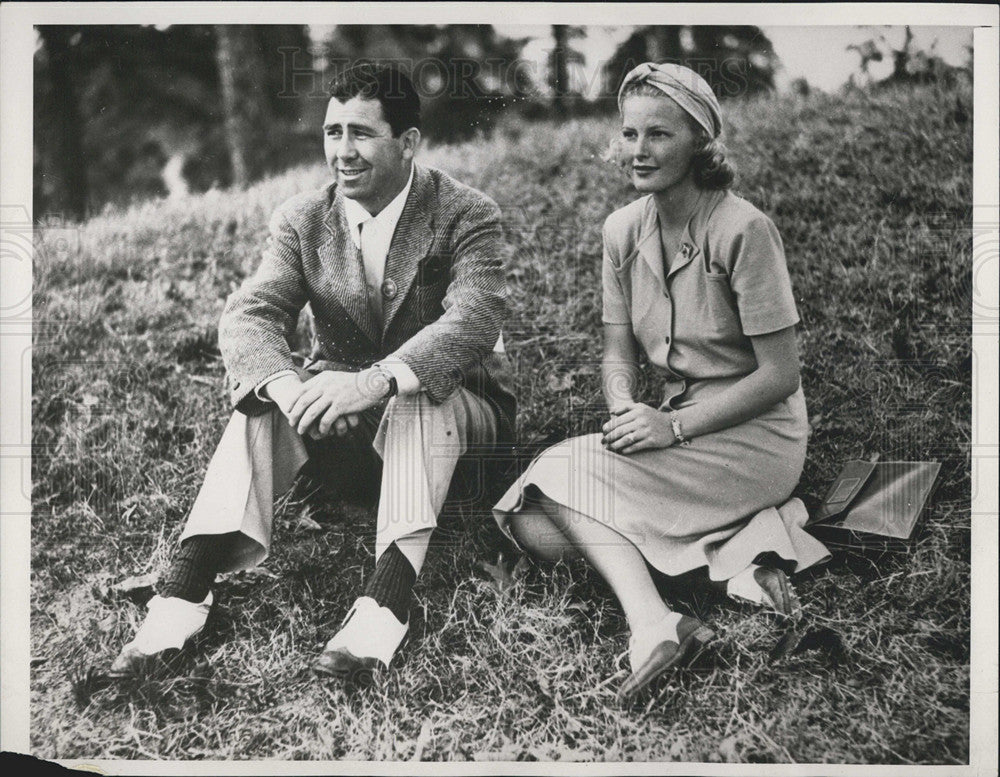 1940 Press Photo Mrs. Dick Metz &amp; Fred Corcoran, P.G.A. Tournament Manager - Historic Images