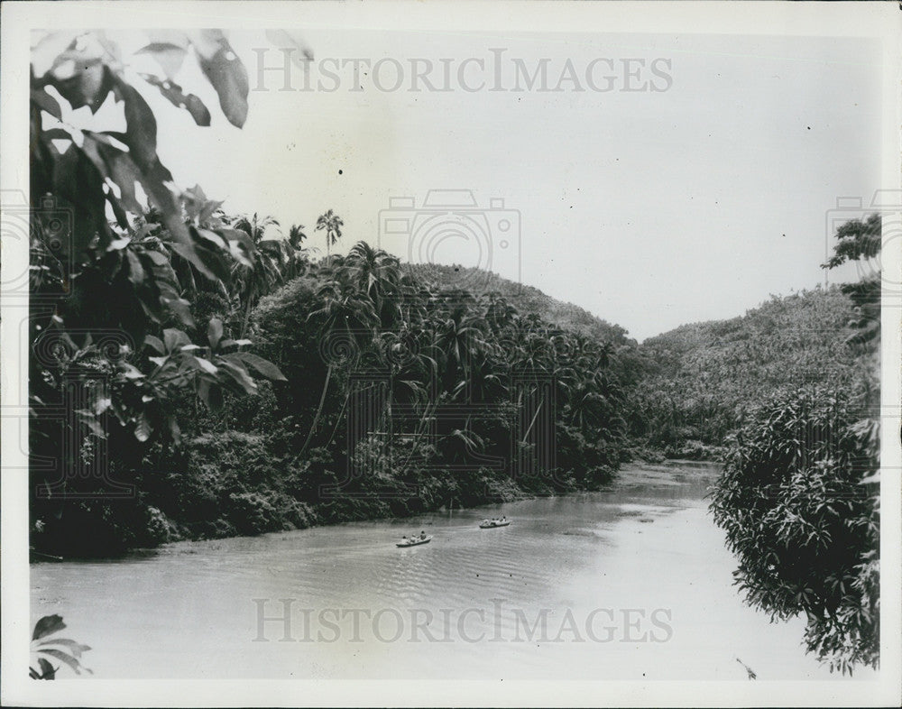 1965 Press Photo Canoeing the Pagsanjan River in the Phillipines - Historic Images