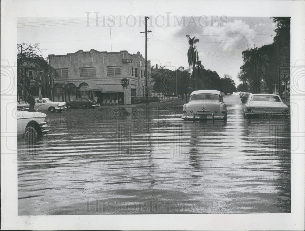 1963 Press Photo Flooded streets in St. Petersburg, Fl - Historic Images