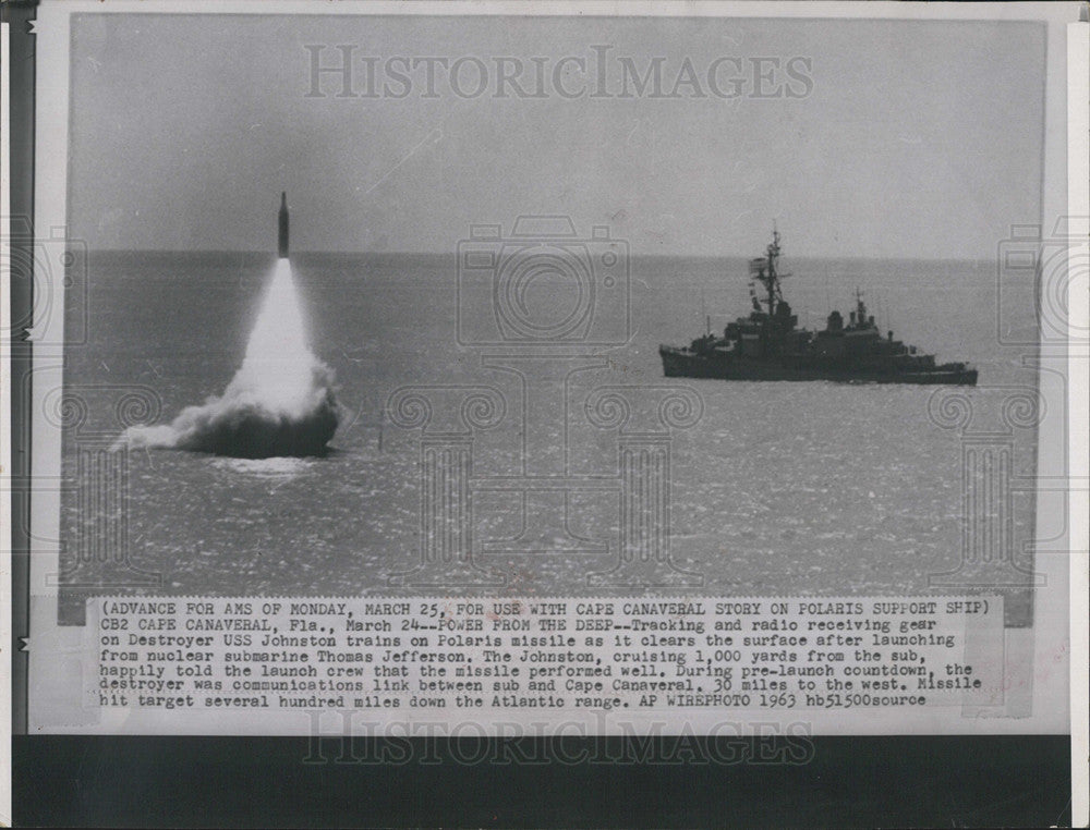 1966 Press Photo Polaris Missile clears the surface after launching from USS Tho - Historic Images