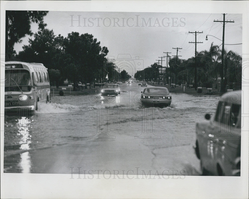 1965 Press Photo Flooded streets of St. Petersburg, Florida - Historic Images