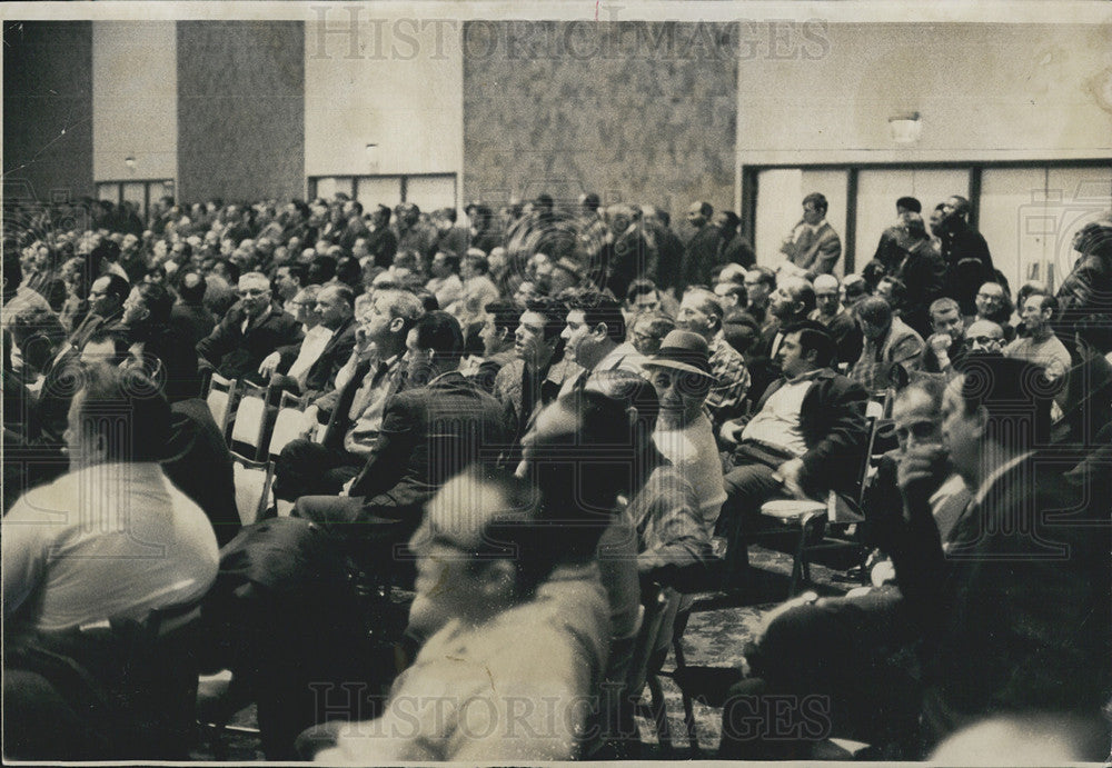 1969 Press Photo Independent Chicago Truck Drivers Union Members Jam Hilton - Historic Images