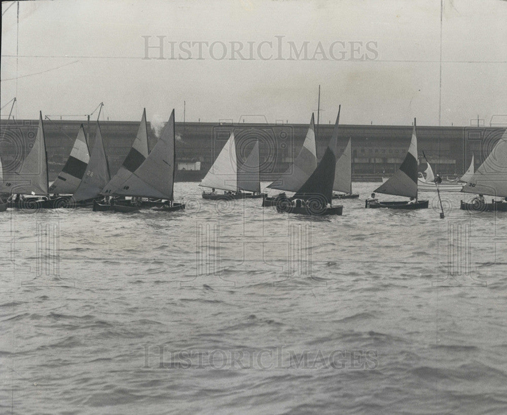 1940 Press Photo 23 Rainbow Dinghies In The Daily News Regatta - Historic Images