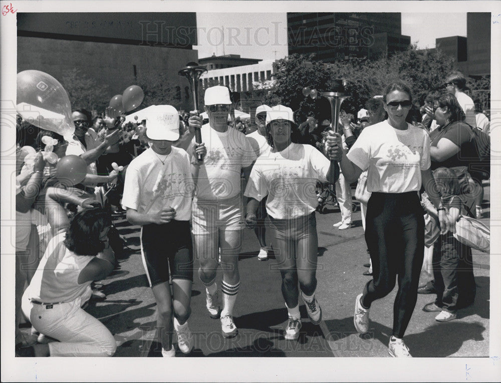 1989 Press Photo Torch Runners Ceremony At The Mall - Historic Images
