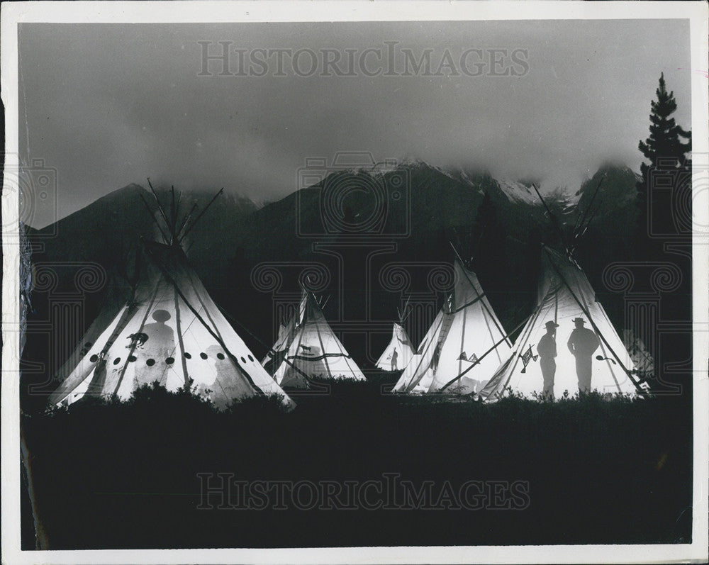 1965 Press Photo Teepee Town Glows Deep In The Canadian Rockies - Historic Images