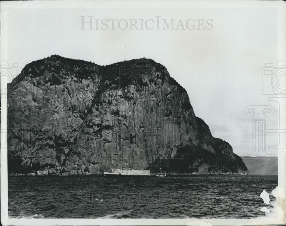 1965 Press Photo Scenic view of rocks in Canada - Historic Images