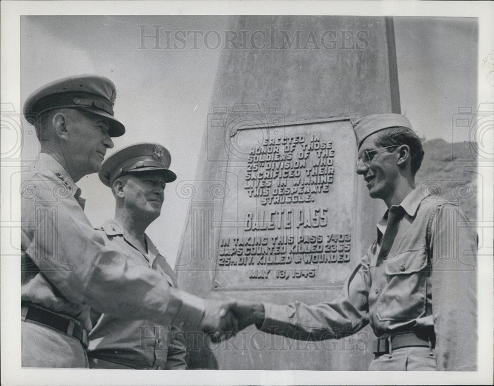 1945 Press Photo Gen. Walter Krueger Presides at Memorial Ceremony for Soldiers - Historic Images