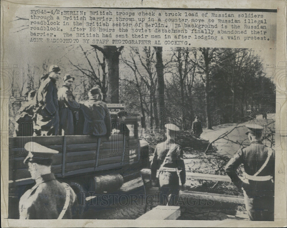 1948 Press Photo Russian Soldiers at a roadblock - Historic Images