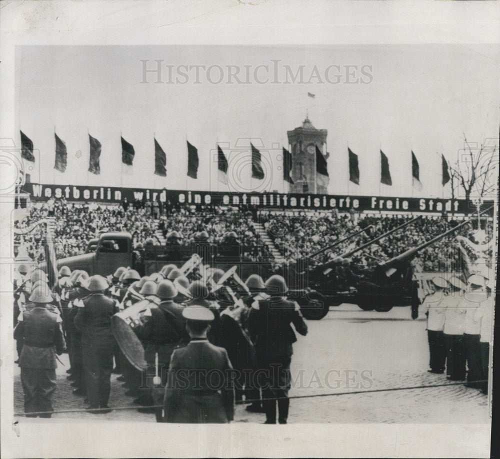 1960 Press Photo May Day Parade in communist East Berlin - Historic Images