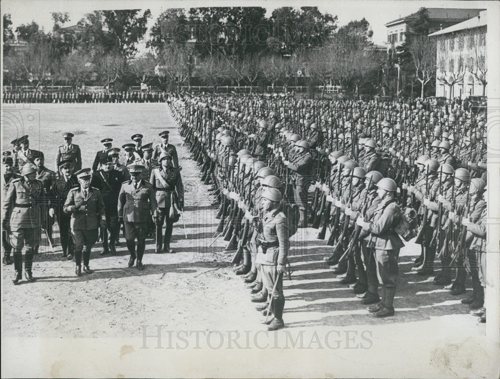 Press Photo Soldiers Stand At Attention While Officers Walk Past Them - Historic Images