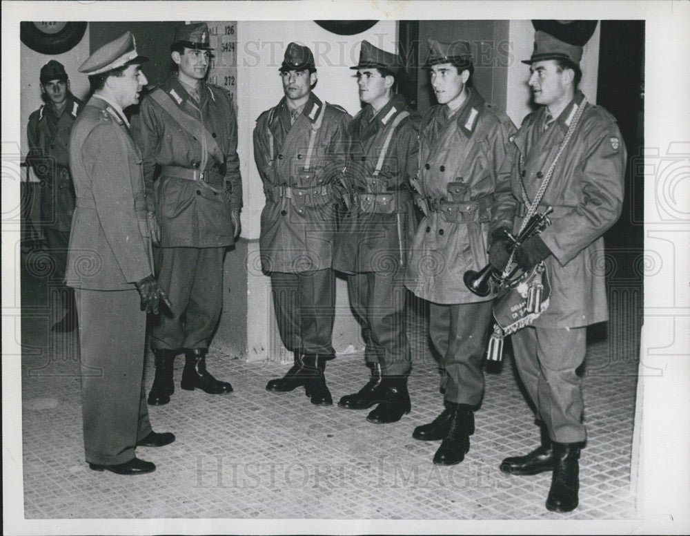 1957 Press Photo Italian Servicemen Model U.S.-Style Uniforms - Historic Images