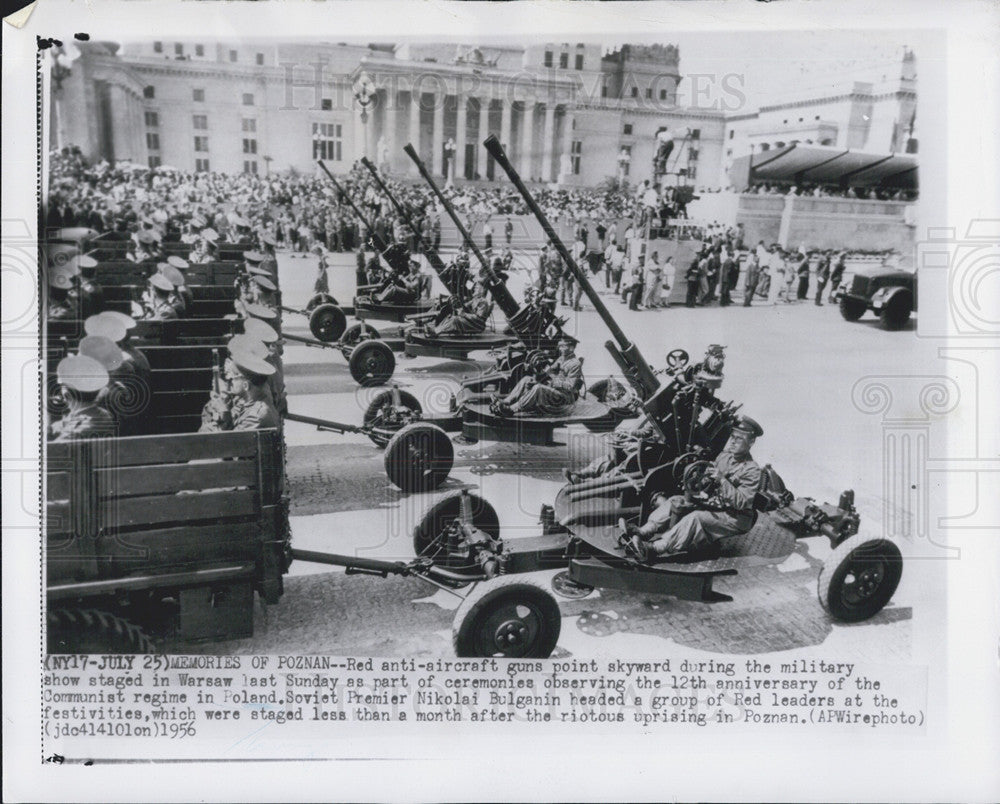 1956 Press Photo Anti-Aircraft Guns Staged Military Show Warsaw Ceremonies - Historic Images