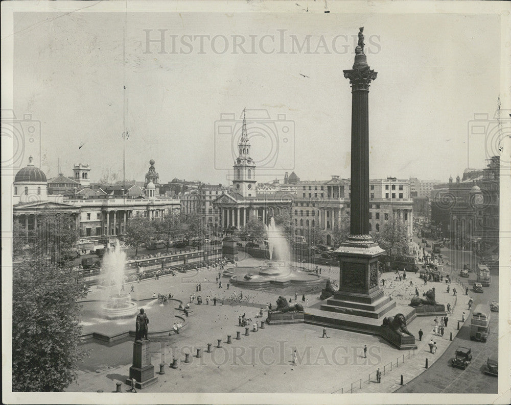 1960 Press Photo Aerial View Trafalgar Square London England Fountains - Historic Images