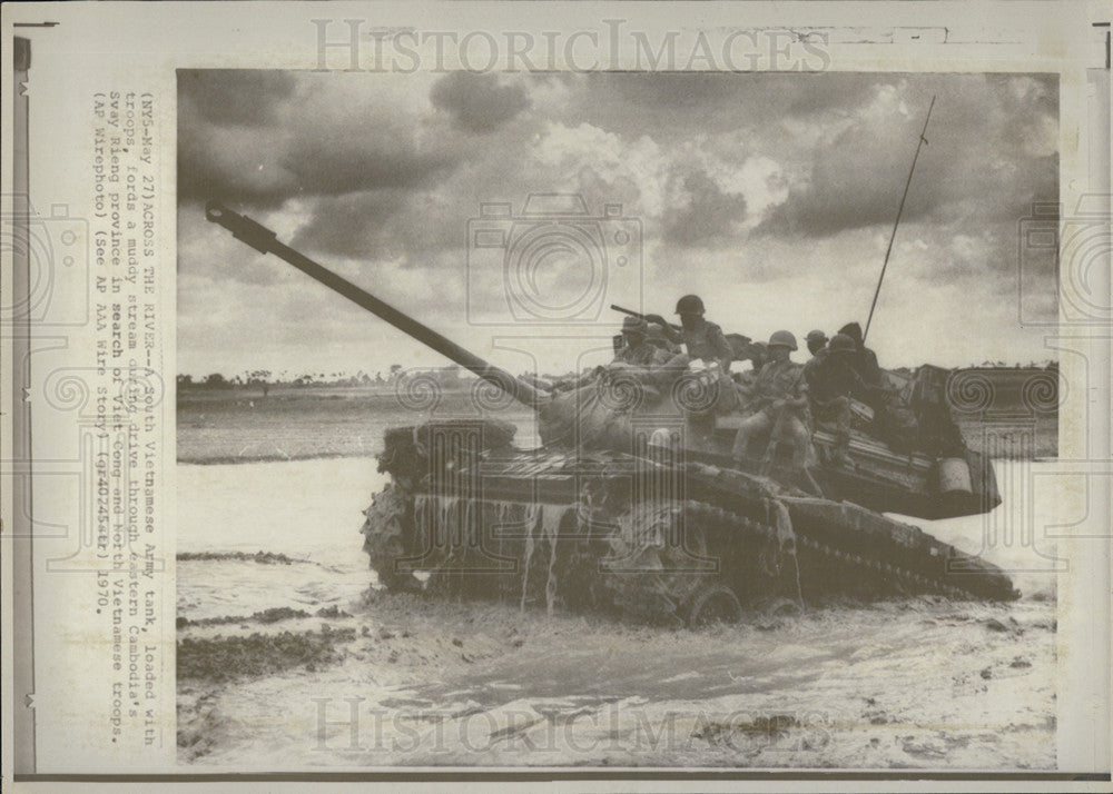 1970 Press Photo of Vietnamese Army across the river tthrough Eastern Cambodia. - Historic Images