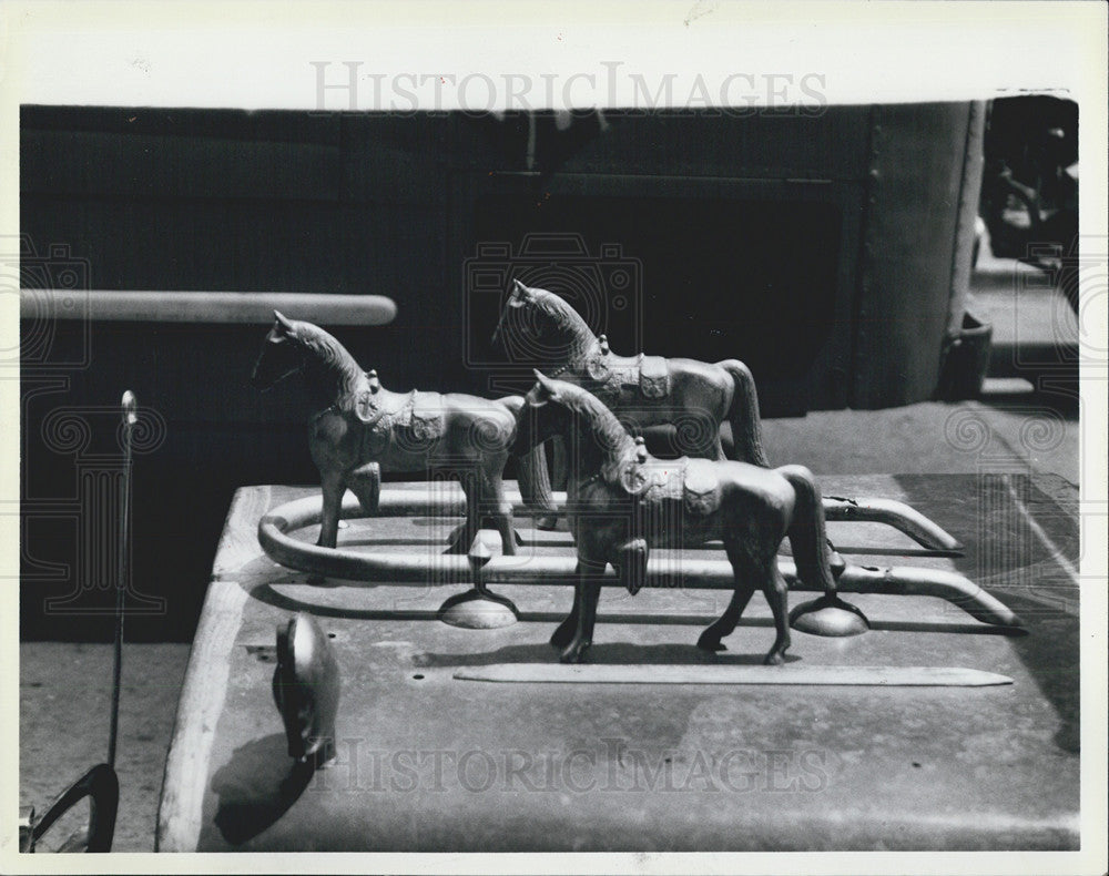 1985 Press Photo decorated Jeepnewys Philippines Horses represent engine horse - Historic Images