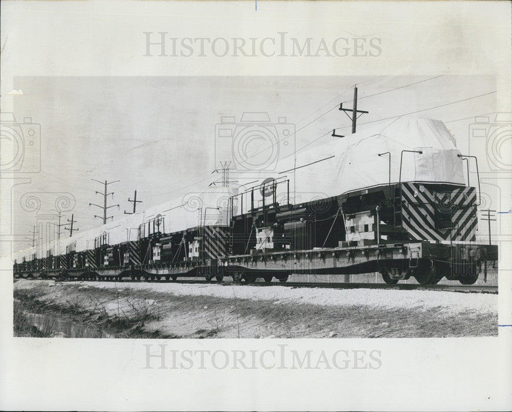 1972 Press Photo shipment 80 road freight locomotives Argentine railways - Historic Images