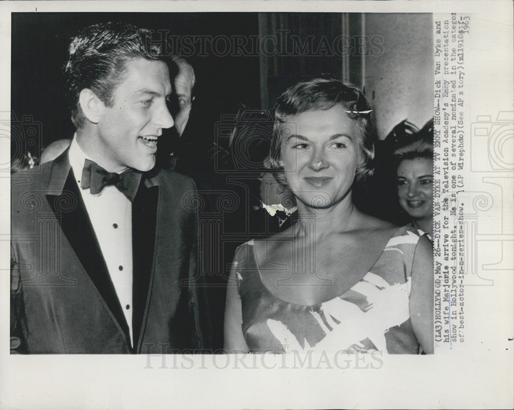 1969 Press Photo Dick Van Dyke wife Marjorie Emmy presentation show actor - Historic Images