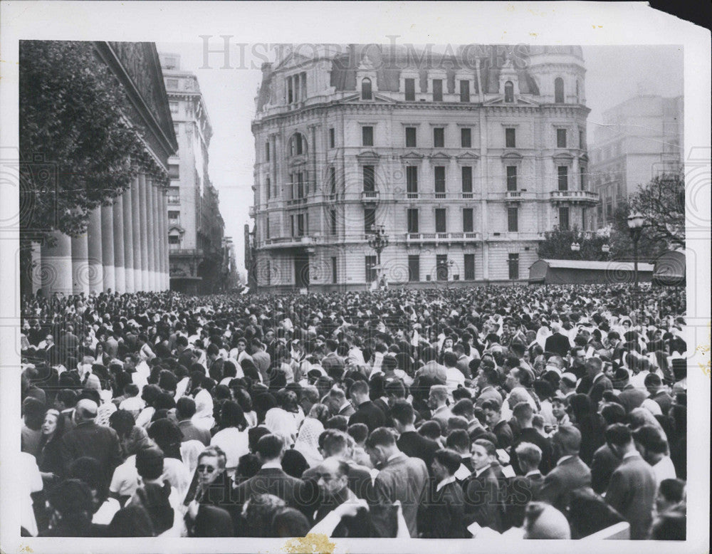 1954 Press Photo Plaza De Mayo Buenos Aires Argentina Roman Catholics - Historic Images