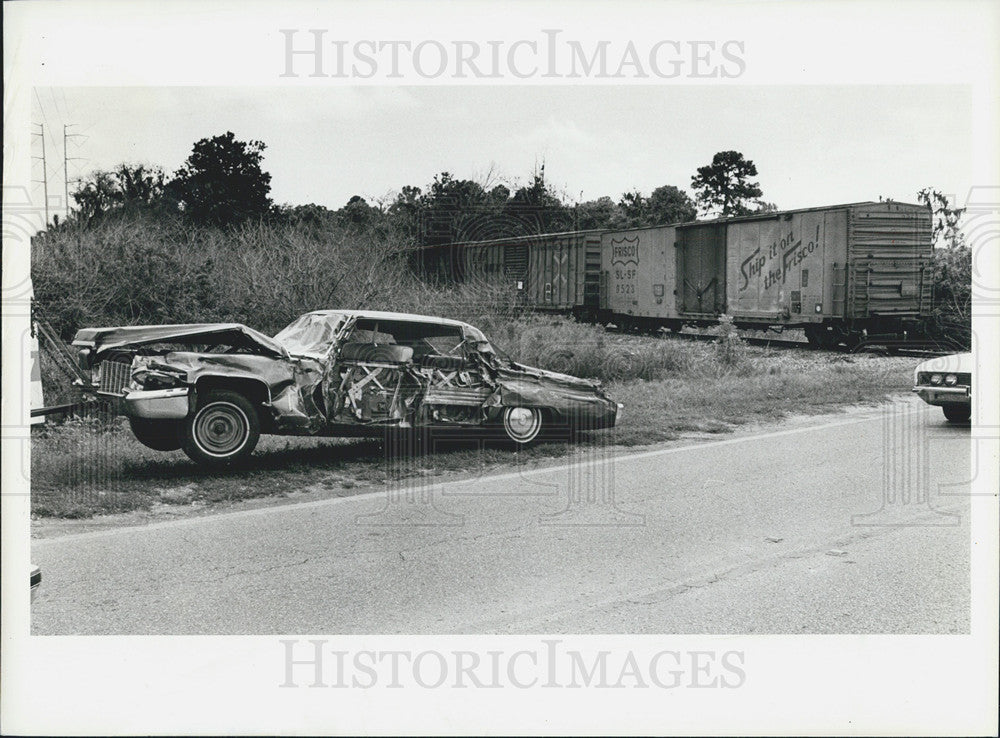 1982 Press Photo of car dragged after being hit by caboose of train in Pasco - Historic Images