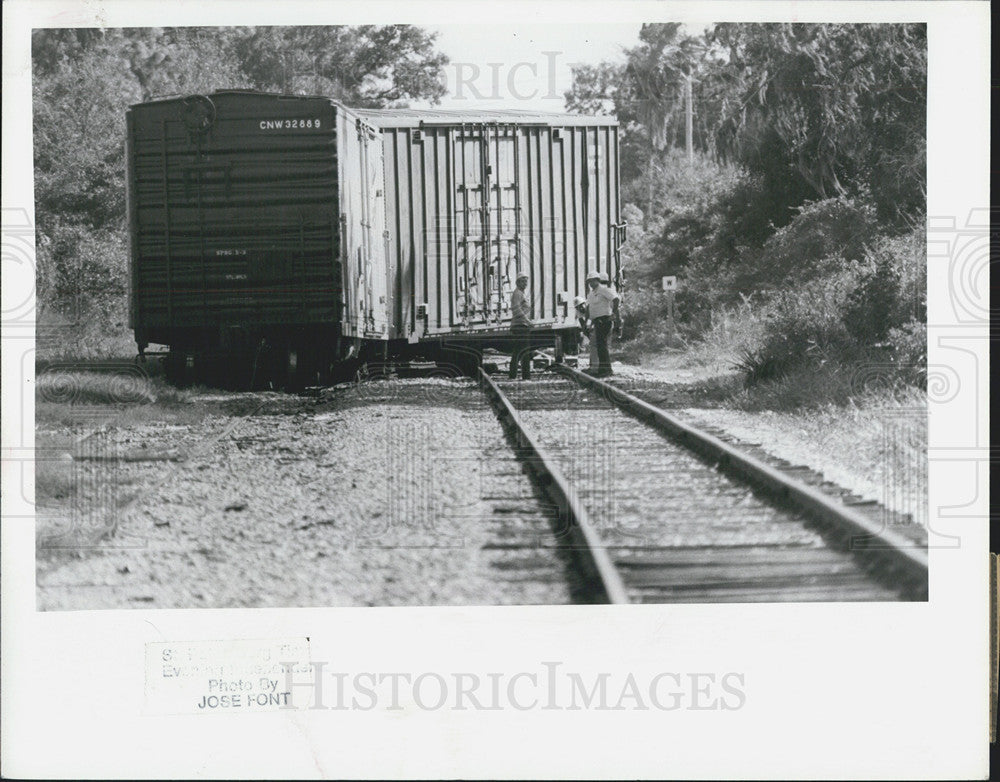1994 Press Photo freight cars Derailed in Largo Accident train - Historic Images