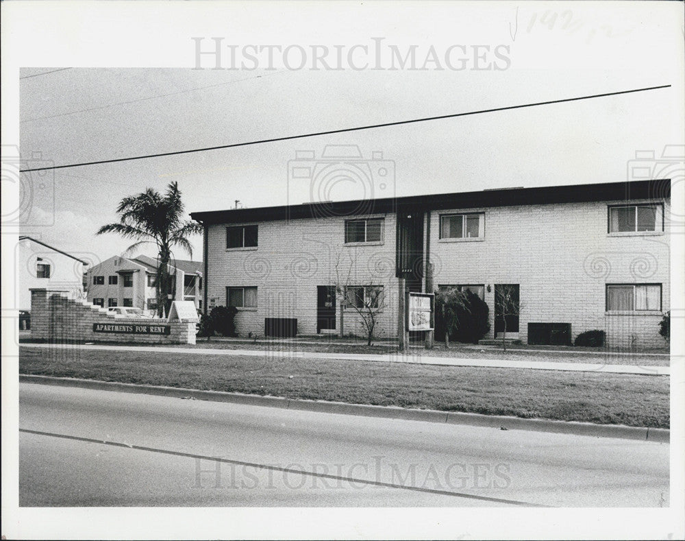 1984 Press Photo Tanglewood Apartment Owner Evicting Family of Five - Historic Images