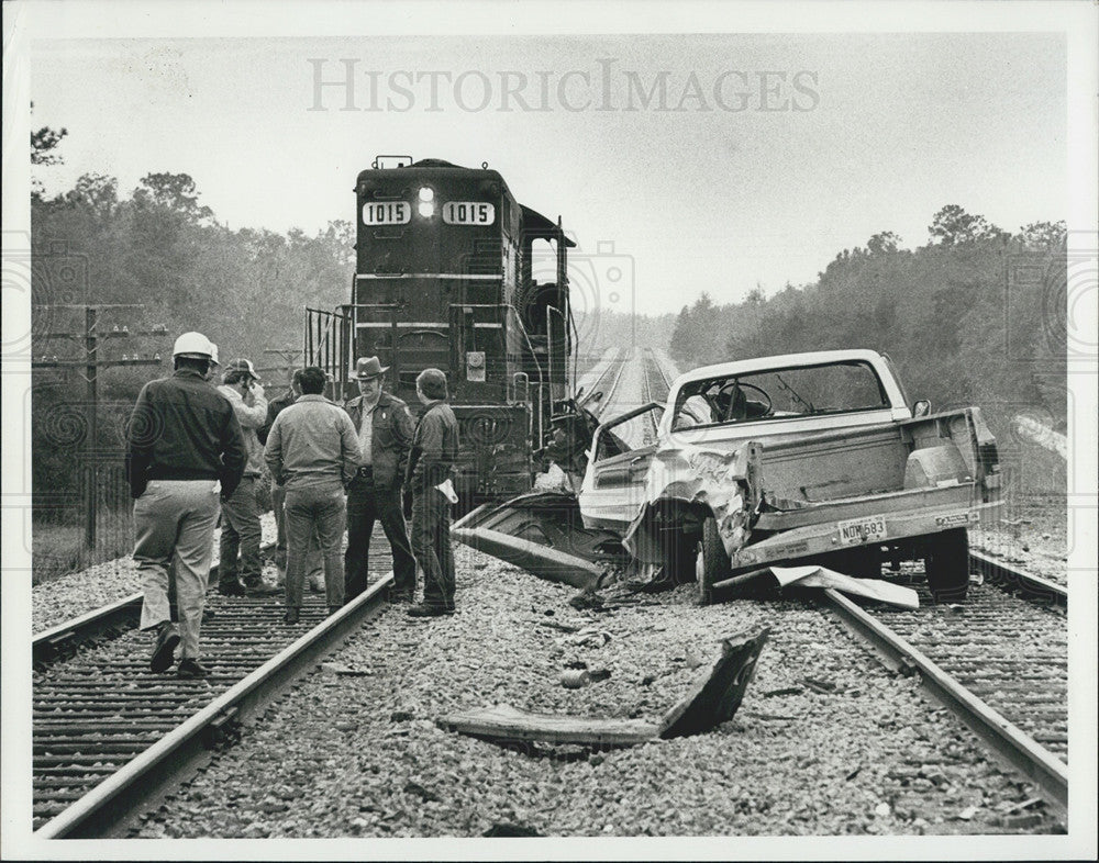 1990 Press Photo of accident which freight train hit a truck. - Historic Images