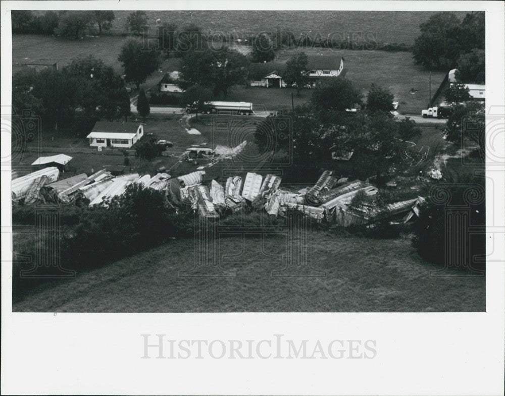 1988 Press Photo of Mangled cars lie on the railroad tracks,cargo train derailed - Historic Images