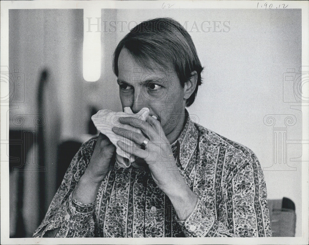 1972 Press Photo Robert Andreasen  plays a conch shell - Historic Images